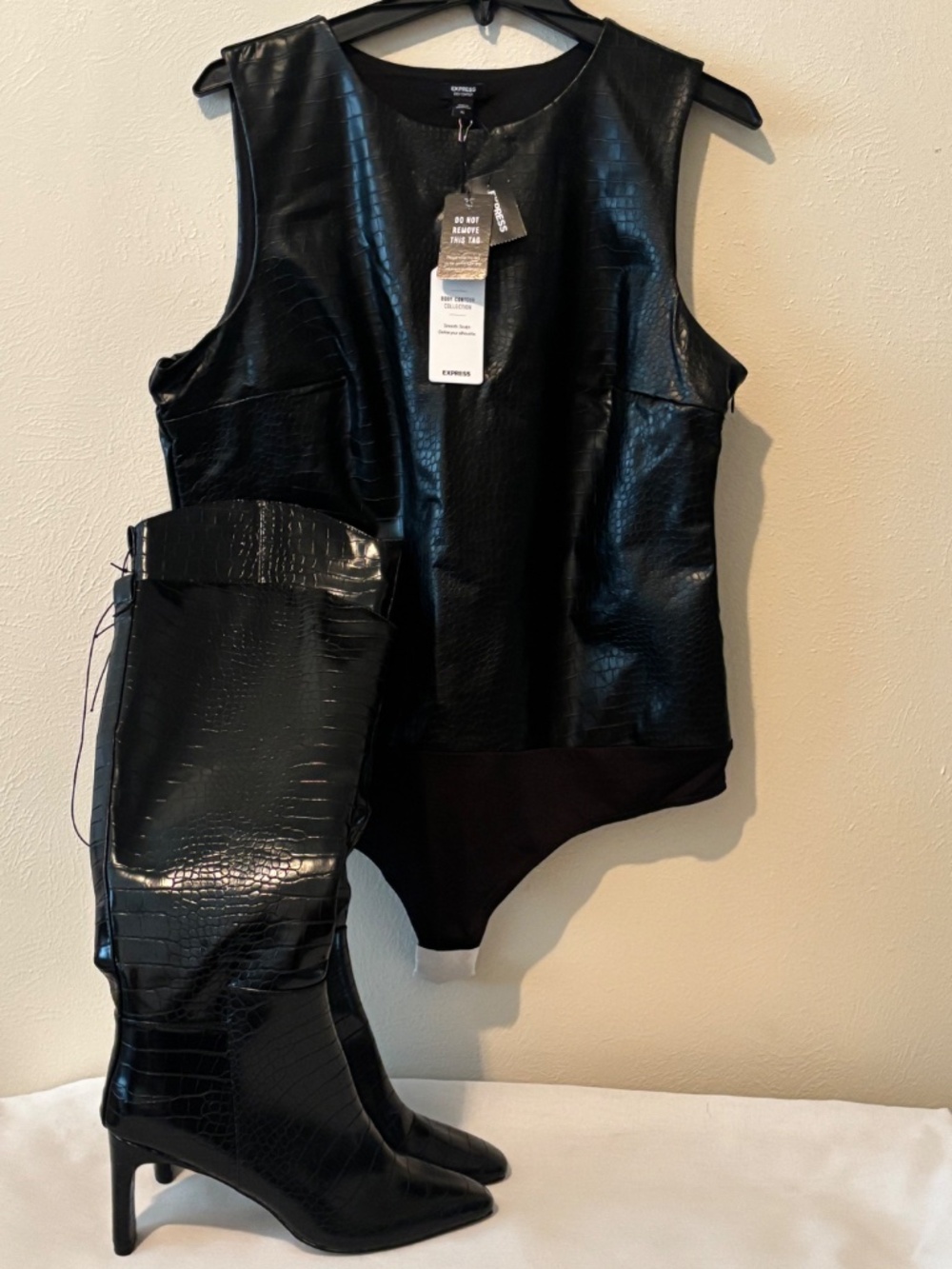 Express Ladies Body Contour Croc Faux Leather High Neck Thong Bodysuit - Size XL - Picture 7 of 7